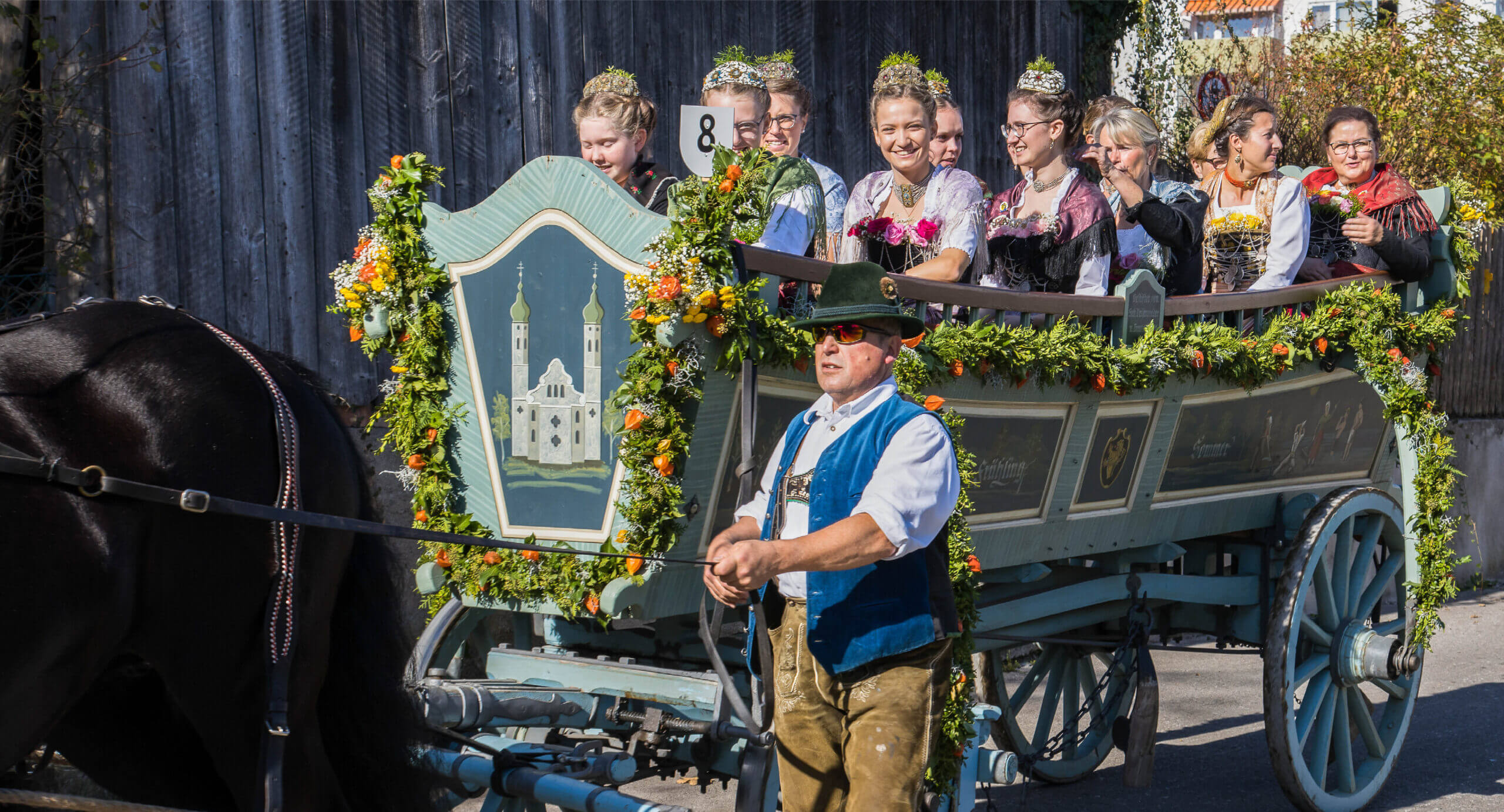 Rothmoser_Leonhardifahrt_2019_wagen_junge_frauengrafing_magazin