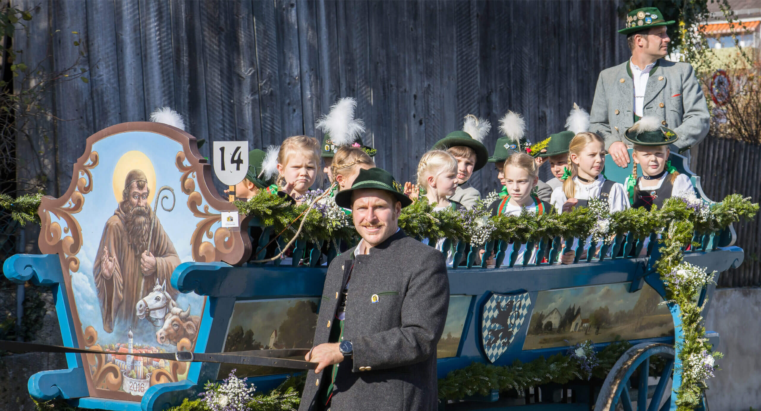 Rothmoser_Leonhardifahrt_2019_wagen_kinder_grafing_magazin
