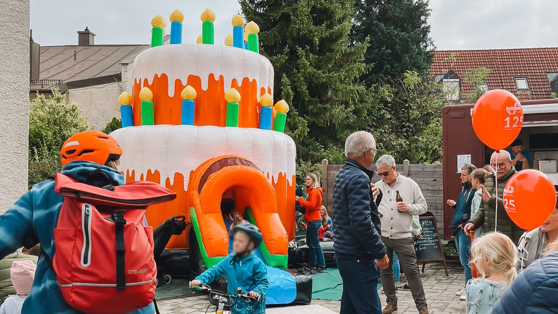 rothmoser-jubilaeum-hoffest-huepfburg